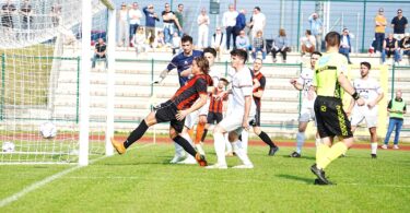 Arras per un soffio non trova il pari nel finale da azione di corner (foto di Lucio Benedetti Vallenari)