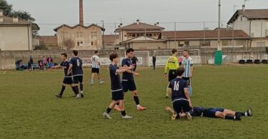 A fine gara giocatori ospiti stremati ma felici per lo 0-1
