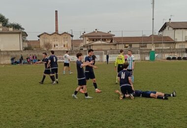 A fine gara giocatori ospiti stremati ma felici per lo 0-1